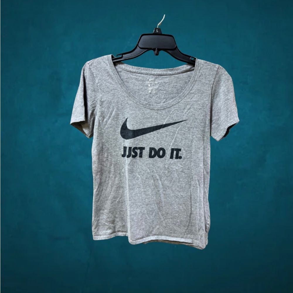 Women’s Nike Tshirt